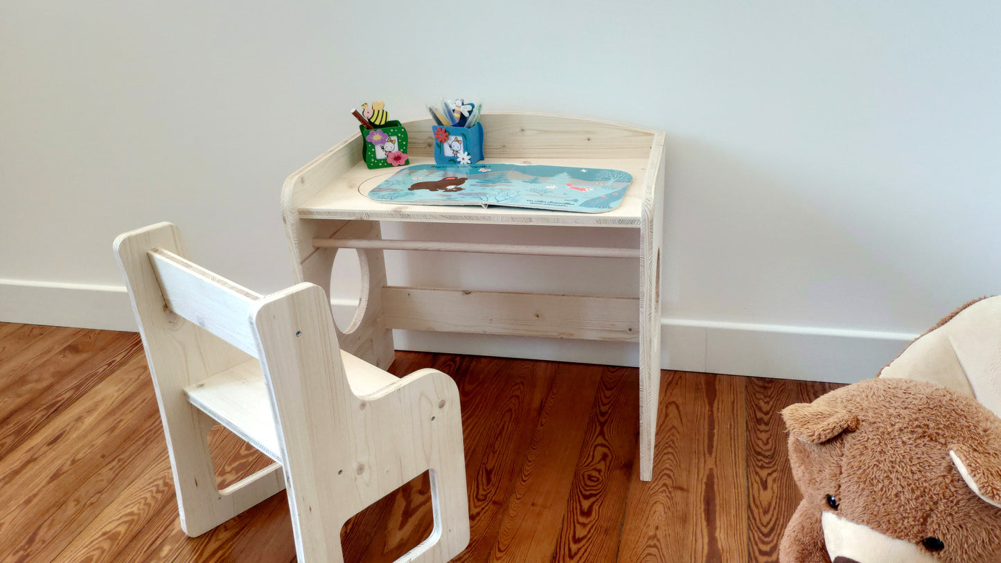 Bureau / Table d'éveil et d'apprentissage Montessori enfant
