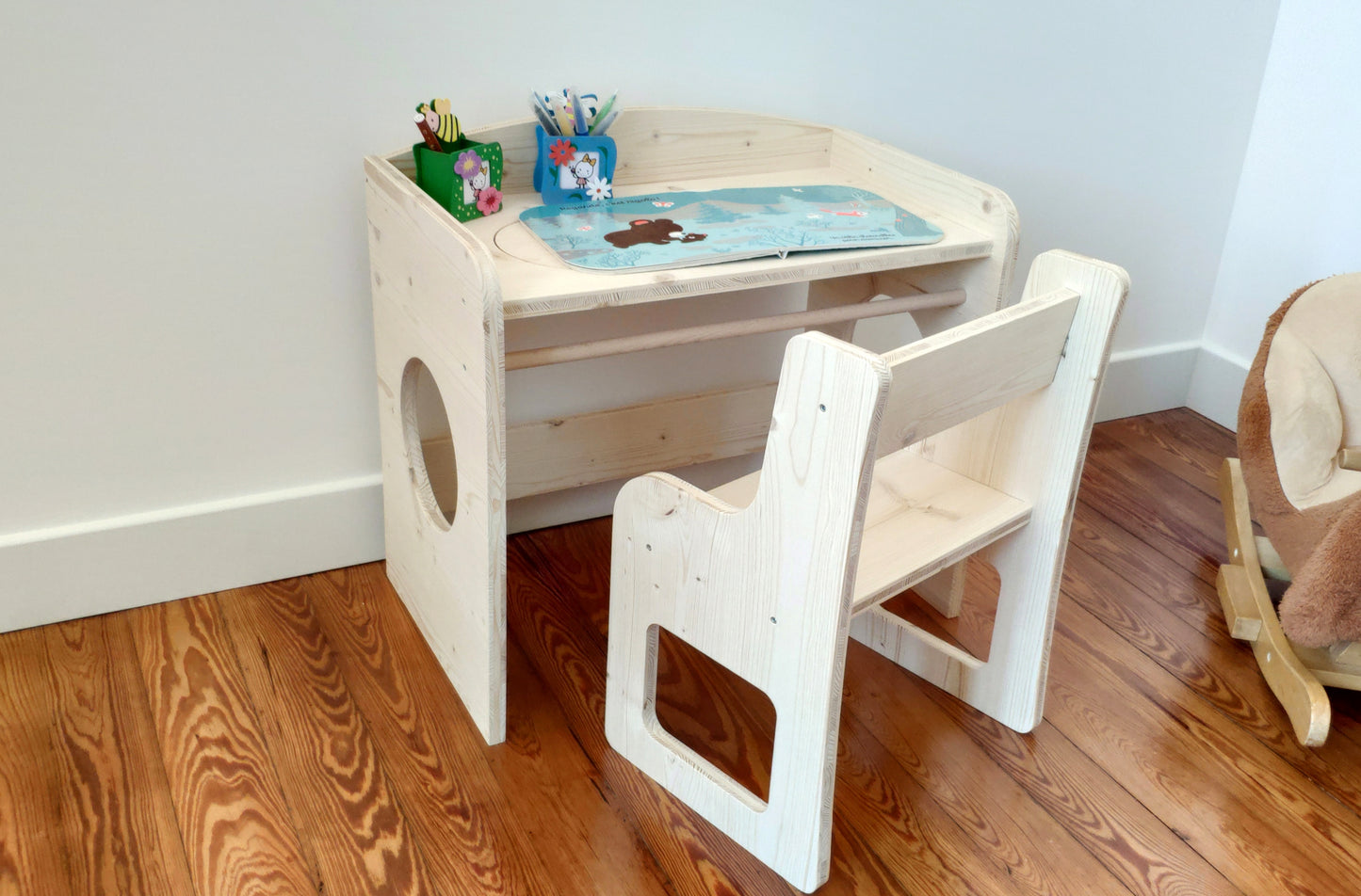 Bureau / Table d'éveil et d'apprentissage Montessori enfant