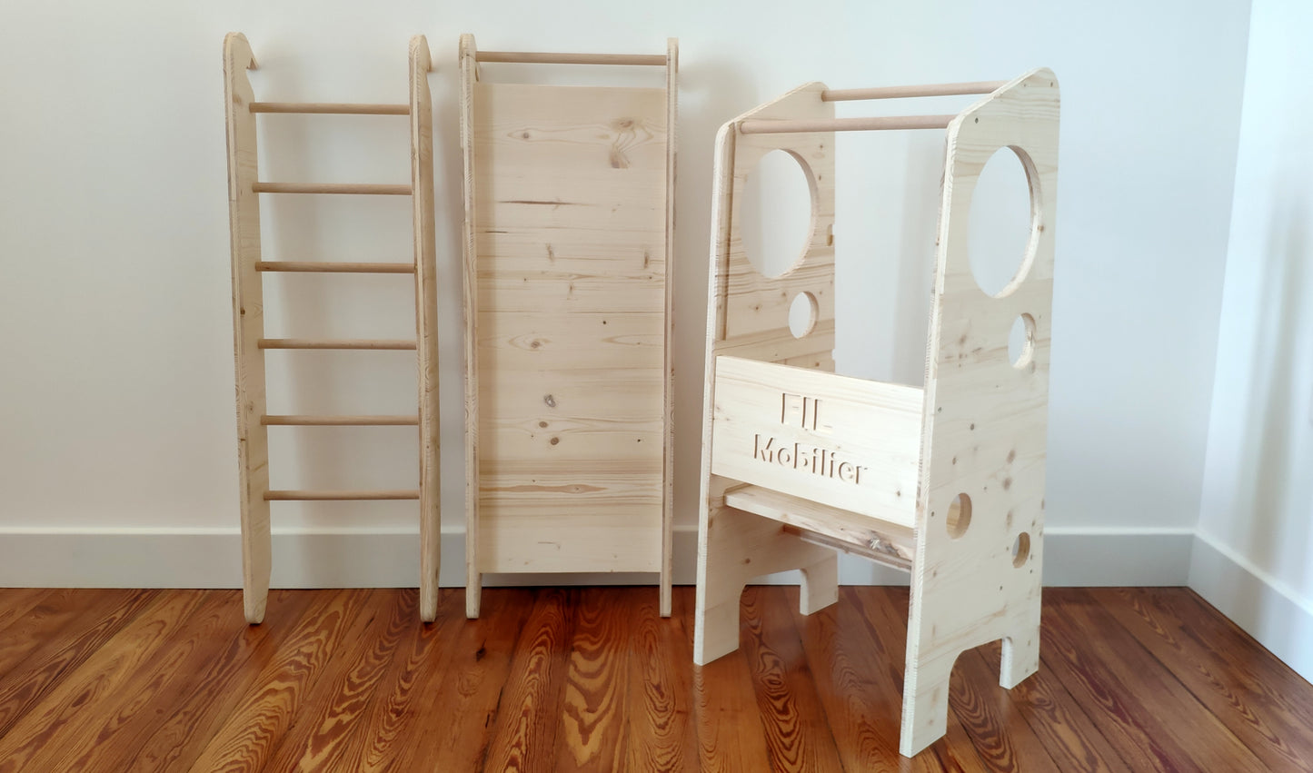 Tour d'apprentissage évolutive Montessori avec tableau amovible, toboggan et échelle