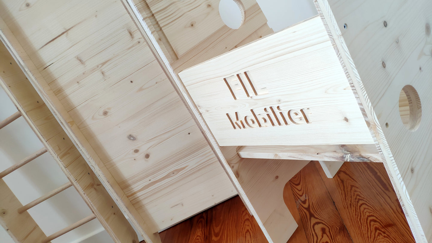 Tour d'apprentissage évolutive Montessori avec tableau amovible, toboggan et échelle