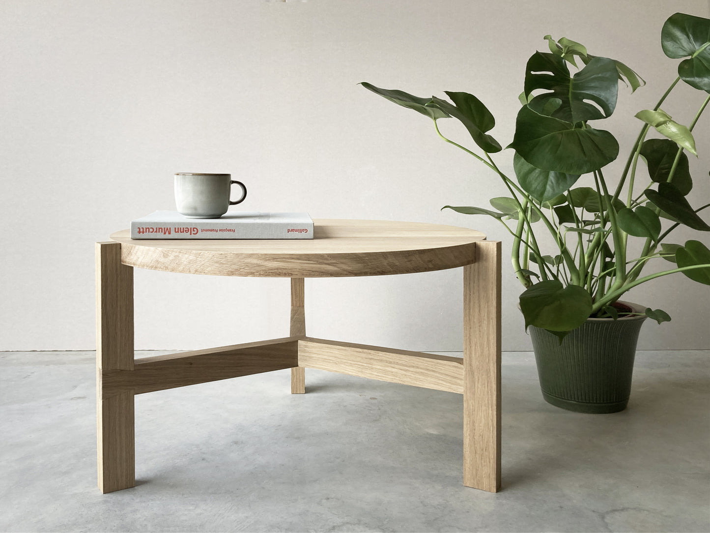 Round coffee table in solid French oak