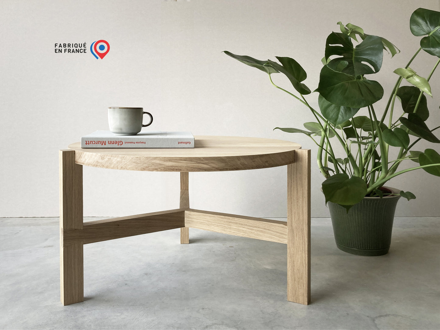 Round coffee table in solid French oak