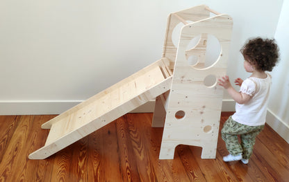 Tour d'apprentissage évolutive Montessori avec tableau amovible, toboggan et échelle
