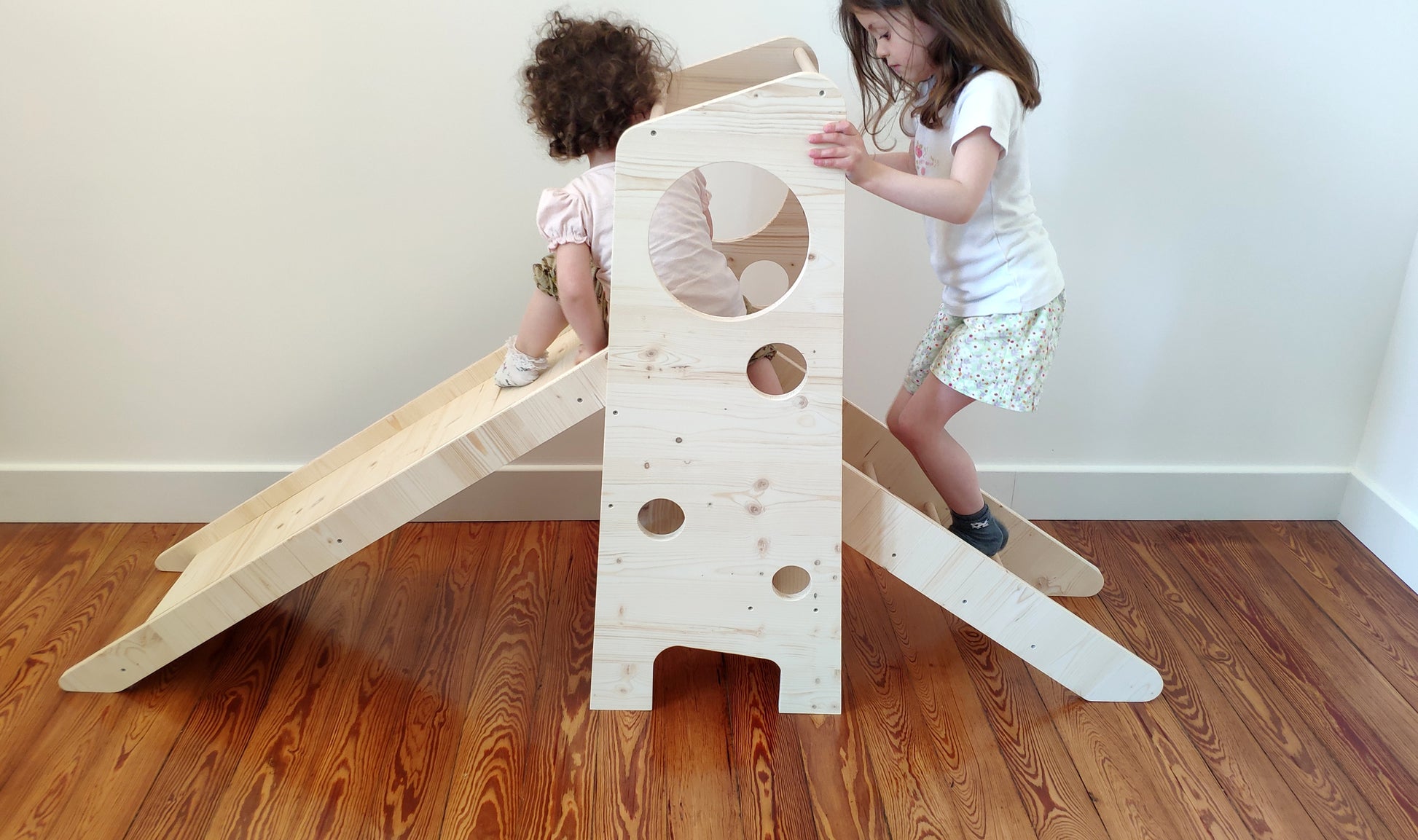 Tour Montessori bois avec tableau