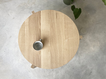 Round coffee table in solid French oak